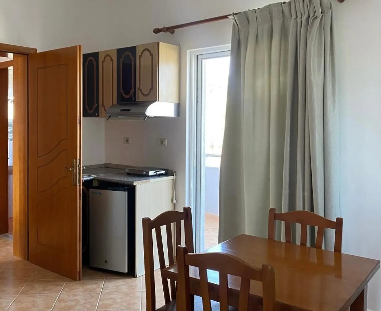 Dema Guesthouse Ksamil